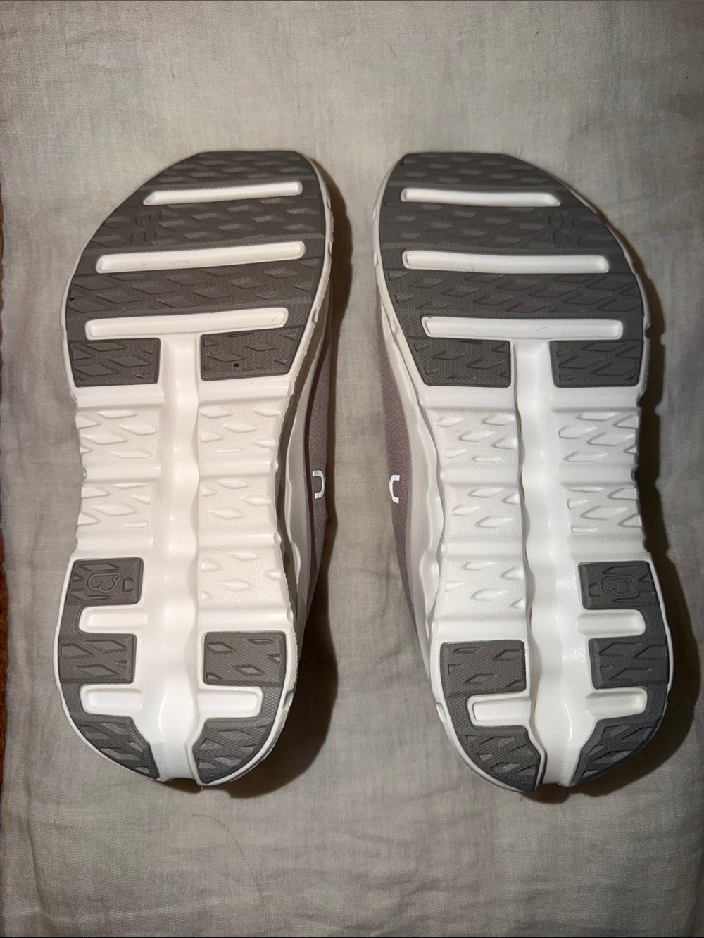 OnCloud women Cloudtilt lavender|white
BESTSELLER
$170 Running Sneakers Sz 9 NEW - Picture 4 of 10